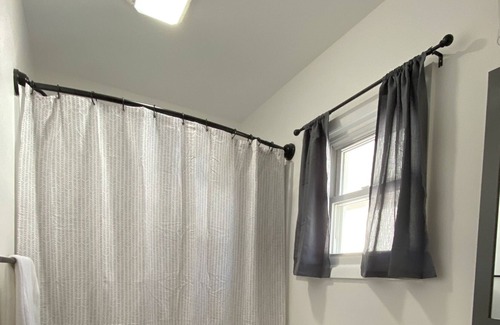 Lansing Casa | Renovated Central 3 BDRM 2 BTH Home 5 Mins to MSU