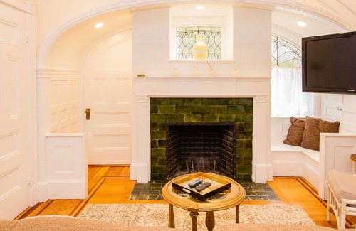 Cleveland Circle Apartamento | Renovado, elegante 1 cama, capacidad para 4 personas, pasos para transitar