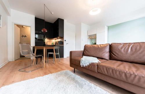 Gare Apartamento | Renovated Chic Studio 5 Min to City Center