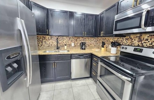 Northwest Orlando Casa | Renovated College Park home Sleeps10 close to WP