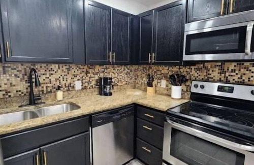 Northwest Orlando Casa | Renovated College Park home Sleeps10 close to WP
