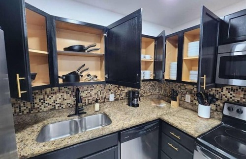Northwest Orlando Casa | Renovated College Park home Sleeps10 close to WP