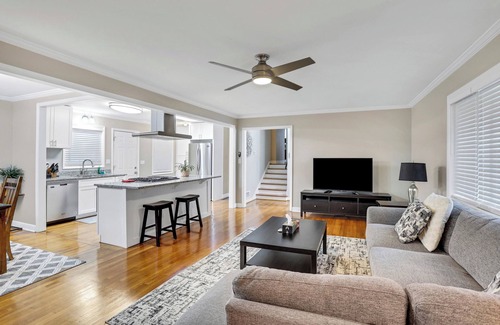 Decatur Casa | Renovated, Comtemporary Safe Quiet Minute to I-285, Close to Atlanta