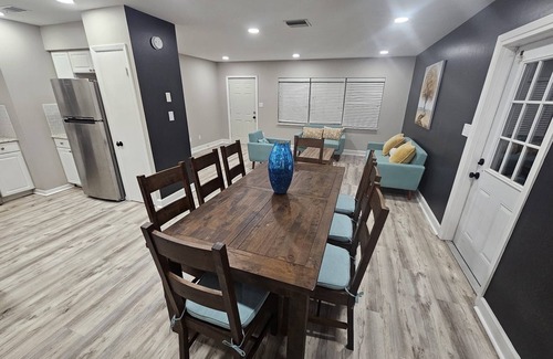 Gainesville Casa | Renovated contemporary home centrally located