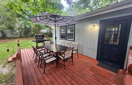 Gainesville Casa | Renovated contemporary home centrally located