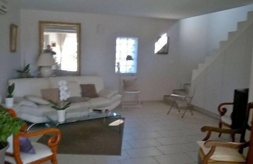 Fontanes Casa | Casa renovada de estilo contemporáneo en un pequeño pueblo, vista de Pic Saint Loup