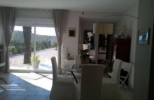 Fontanes Casa | Casa renovada de estilo contemporáneo en un pequeño pueblo, vista de Pic Saint Loup