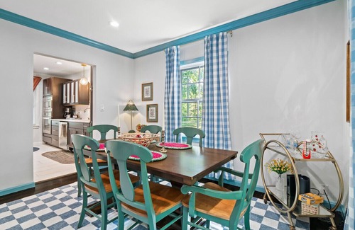 Moreland Hills Casa | Renovated Cottage|Game Room|Fire Pit|Sleeps 8
