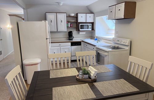 Gaylord Casa | Renovated Cottage- Lakeside Amenities -Strong Wifi-W/D- Fire Pit- Grills