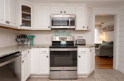 Tiverton Cabaña | Renovated Cottage-- steps away from the water