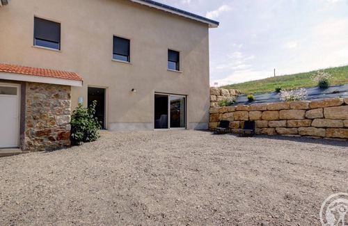 Panissieres Cabaña | Casa rural renovada con fibra en Panissières