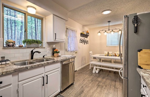 Munds Park Cabaña | Renovated Cottage w/ Fire Pit in Munds Park!