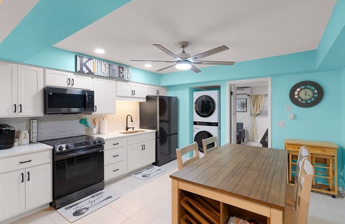 Belleview Cabaña | Renovated cottage with updated appliances, wood fireplace, & W/D - dogs-friendly