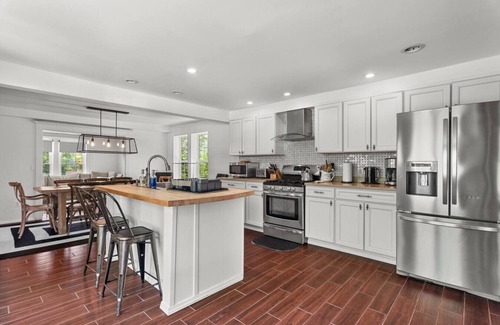 Bloomville Casa | Renovated Country Farmhouse – Private, Pet-Friendly & Family Ready