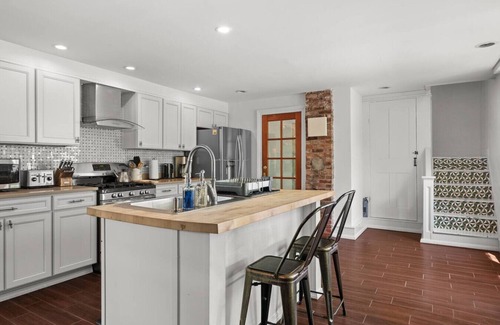 Bloomville Casa | Renovated Country Farmhouse – Private, Pet-Friendly & Family Ready