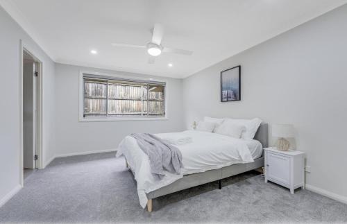 Glenmore Park Casa | Renovated Cozy Family house - Wi-Fi, Parking