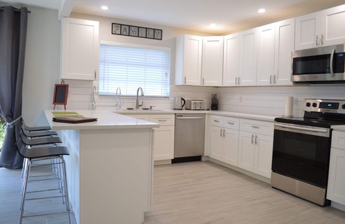 High Point Casa | Renovated Delray Beach Heated Pool House BBQ RV & Boat Parking