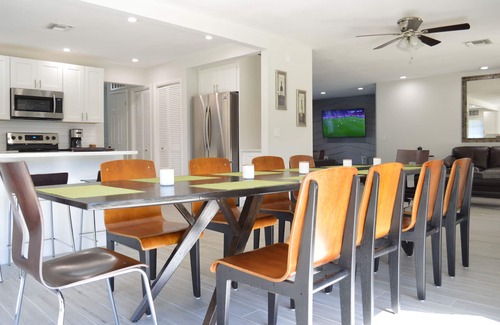 High Point Casa | Renovated Delray Beach Heated Pool House BBQ RV & Boat Parking