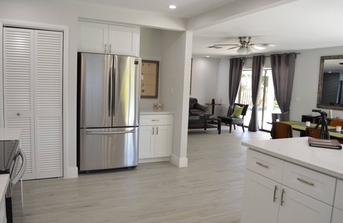 High Point Casa | Renovated Delray Beach Heated Pool House BBQ RV & Boat Parking
