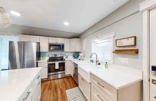 Netarts Casa | Renovated, dog-friendly cottage with a covered porch, deck, yard, & washer/dryer