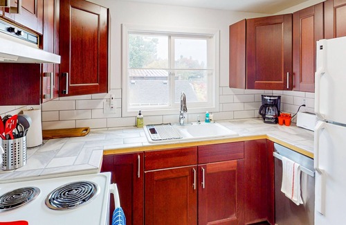 Phinney Ridge Casa | Renovated, dog-friendly duplex home with balcony - walk to Green Lake