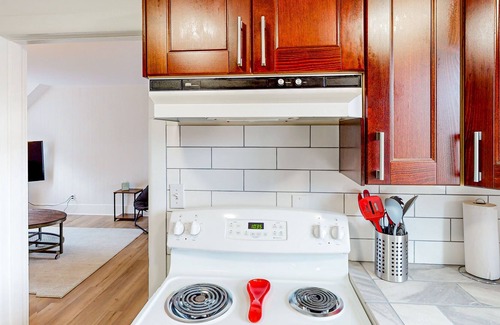 Phinney Ridge Casa | Renovated, dog-friendly duplex home with balcony - walk to Green Lake