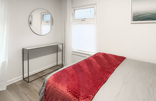 Phinney Ridge Casa | Renovated, dog-friendly duplex home with balcony - walk to Green Lake
