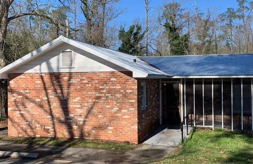 Hardwick Casa | Renovated duplex on former asylum campus