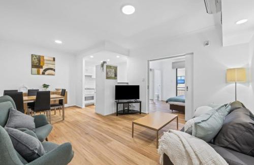 Northbridge Apartamento | Renovated Family Apartment with Pool & WiFi