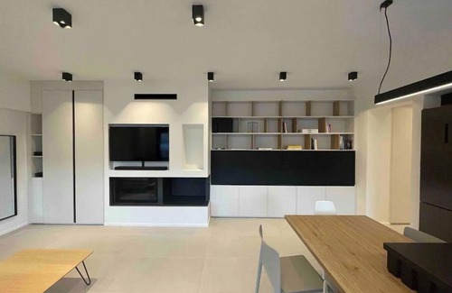 Kalamaria Condominio | Renovated family friendly condo