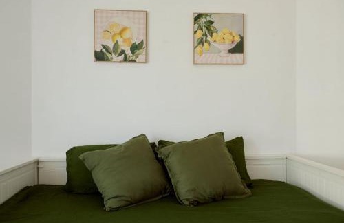 Varsity Lakes Casa | Renovated Family Retreat Pet Friendly