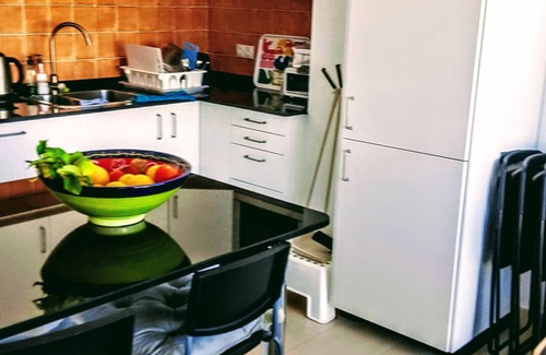Algarrobo Apartamento | Fantástico apartamento completamente renovado en primera línea de playa. Capacidad 4, piscina