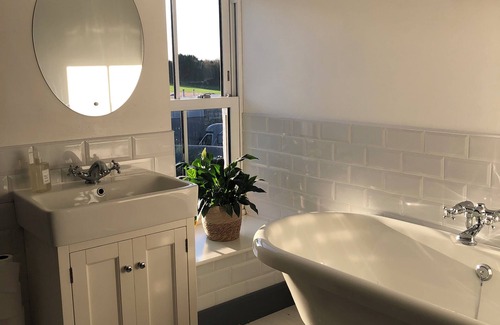 Ferwig Otro | Renovated farmhouse, 5 mins from the sea