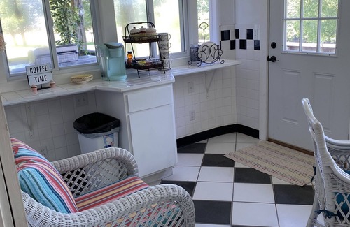 Pipestem Casa | Renovated farmhouse - Mercer/Summer County