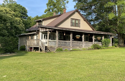 Pipestem Casa | Renovated farmhouse - Mercer/Summer County