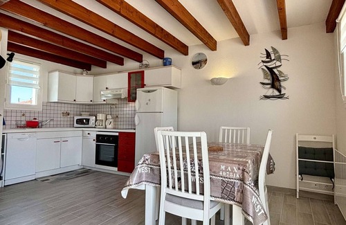 Saint-Pierre-d'Oleron Casa | Renovated House Near Beach in Saint-Pierre-d'Oléron – 6 Sleeps, Terrace, Parking