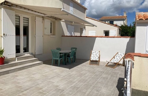 Saint-Pierre-d'Oleron Casa | Renovated House Near Beach in Saint-Pierre-d'Oléron – 6 Sleeps, Terrace, Parking
