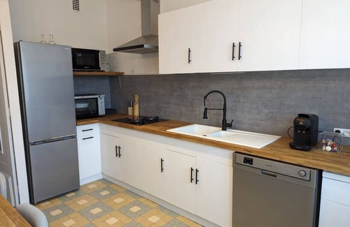 Brignais Casa | Renovated French House - 2 bedroom with A/C