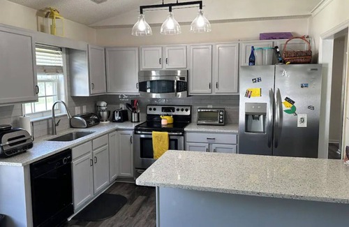 Winston - Salem Casa | Renovated Gem Minutes from Downtown WS, Kville, GSO