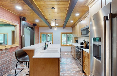 Ono Island Casa | Renovated getaway w/ bonus room, yard games, grill, boat parking & near Pirate’s