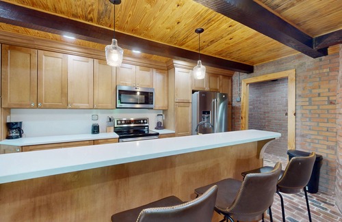 Ono Island Casa | Renovated getaway w/ bonus room, yard games, grill, boat parking & near Pirate’s