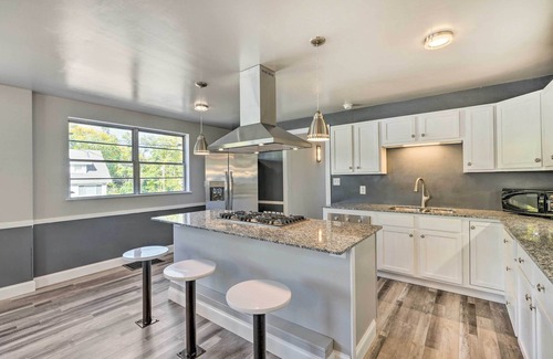 Bartonville Cabaña | Renovated Historic Cottage ~ 4 Mi to Peoria!