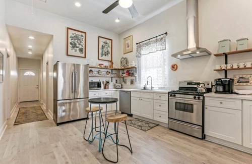 West Riverside Casa | Renovated Historic 4BR House Near Magazine St & Uptown