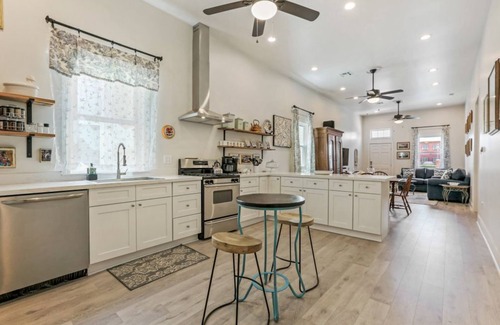 West Riverside Casa | Renovated Historic 4BR House Near Magazine St & Uptown