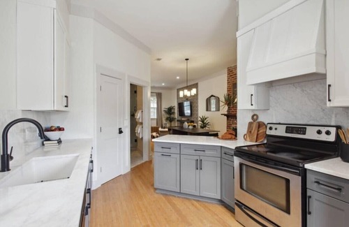 Old West Broad Neighborhood Condominio | Renovated Home | Free Parking