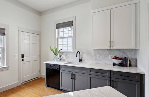 Old West Broad Neighborhood Condominio | Renovated Home | Free Parking