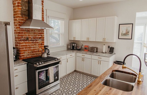 Hanover Place Casa | Renovated home minutes from shopping & entertainment