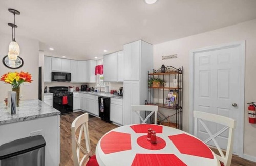 Pacific Casa | Renovated home near Six Flags on quiet street - Kid Friendly