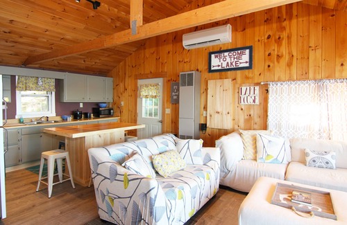 Otis Casa | ¡Nuevo listado! Casa renovada a pasos del prístino Beech Hill Pond, aire acondicionado