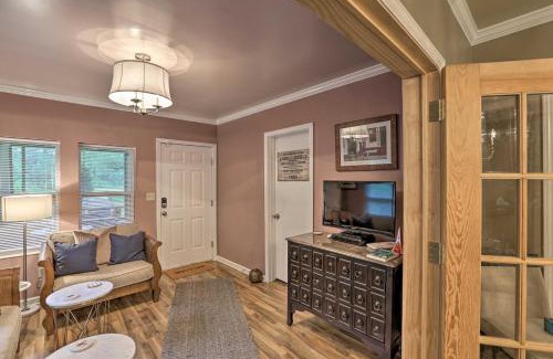 Quincy Casa | Renovated Home with Screened-In Patio on Hwy 90!